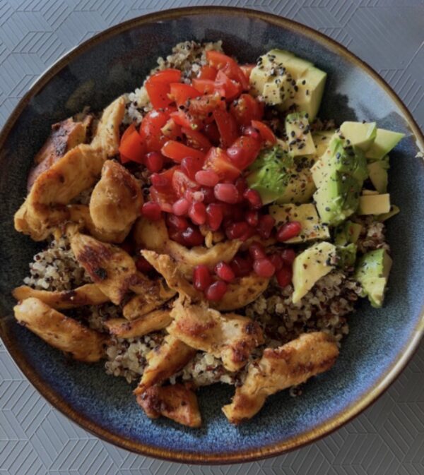 Chicken-Bowl mit Granatapfeltopping